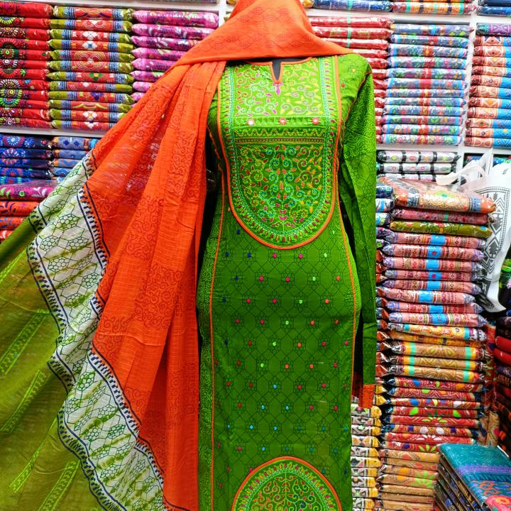 নতুন কালেকশন – এক্সক্লুসিভ বুটিক থ্রি-পিস!